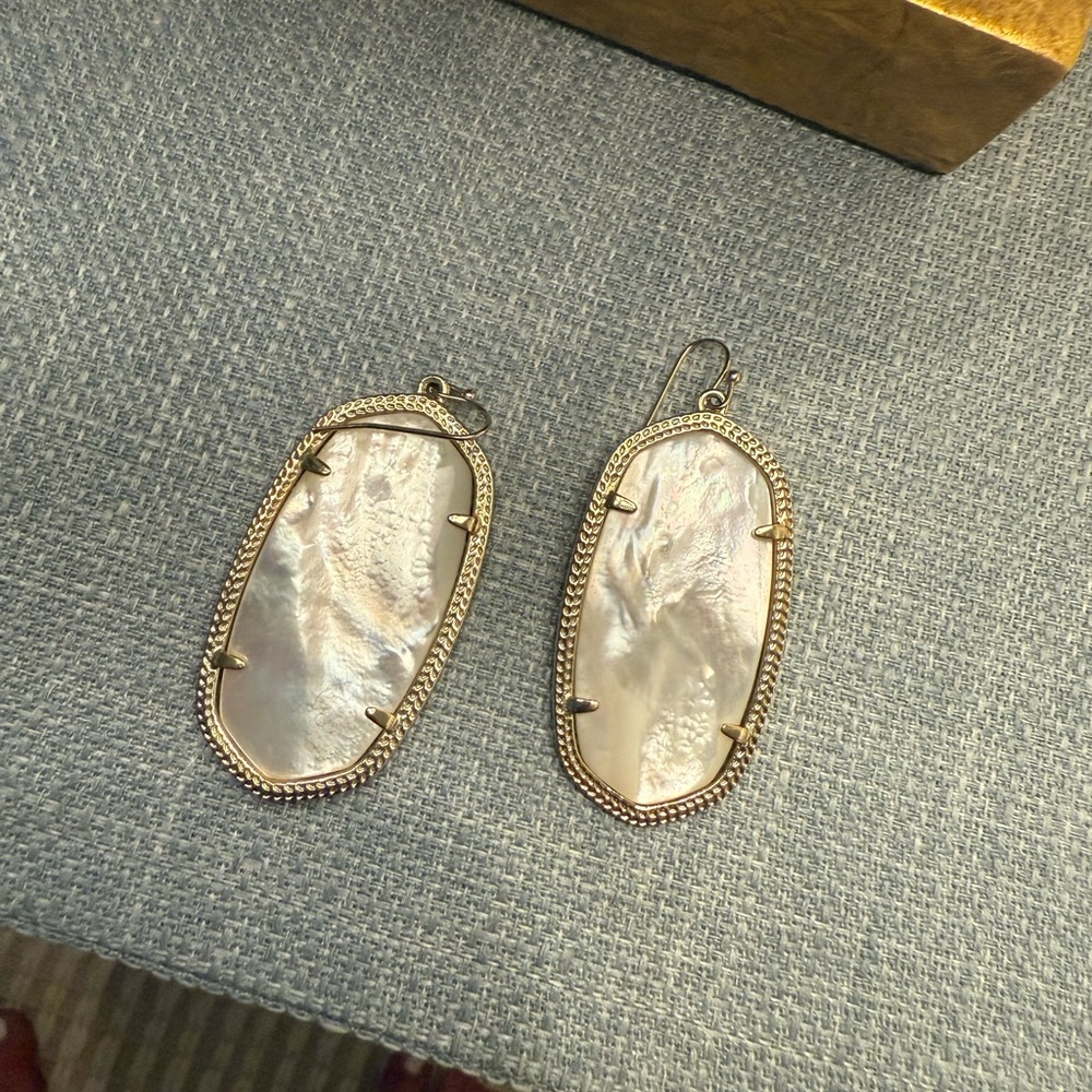 Kendra Scott Elle Gold and White Earrings
